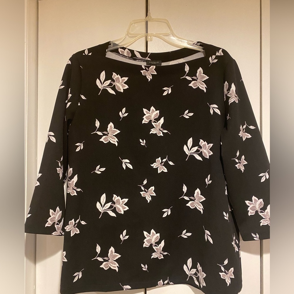 Large Ann Taylor Black Shell top. Grey/white flower pattern. 95% Poly 5% Spandex